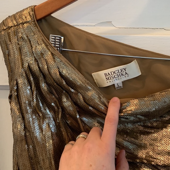 ✨Badgley Mischka Gold Sequin One-Shoulder Dress ✨ — Red Carpet & Holiday Ready - Picture 3 of 7